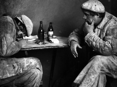 Советские алкоголики. Фото: Владимир Соколаев, etazhi.spb.ru