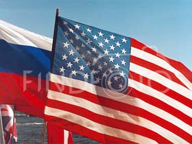 Флаги России и США. Фото: www.findfoto.ru