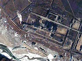 Спутниковый снимок главного ядерного центра КНДР в Енбене. Фото Reuters (с)