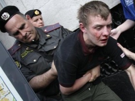 Задержание "несогласного" 31 мая 2010 года. Фото с сайта daylife.com