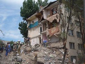 Обрушение дома, фото с сайта v102.ru