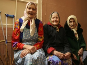 Бабушки. Фото с сайта www.starikam.ru
