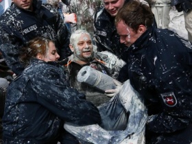 Разгон активистов во Франкфурте. Фото: faz.net