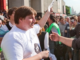 Андрей Семенов на митинге "Стратегии-31". Фото Ильи Варламова.