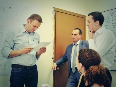 Следователи СК в офисе фонда "РосПил" Алексея Навального. Фото: Анна Ведута