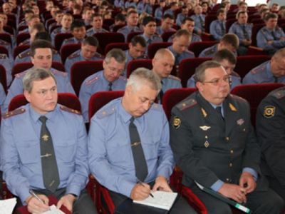 Полиция учится. Фрагмент фото с сайта e1.ru
