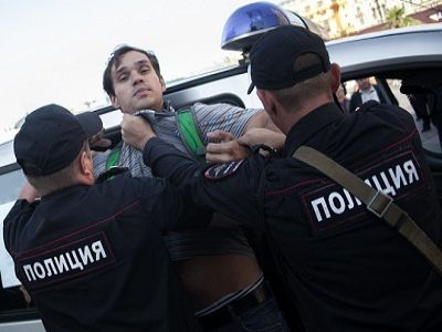 Задержание единственного протестующего против войны на Манежной. Фото: ph.livejournal.com