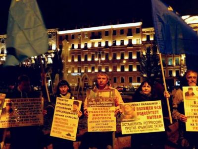 Акция в поддержку крымских татар в Петербурге. Фото: svoboda.org