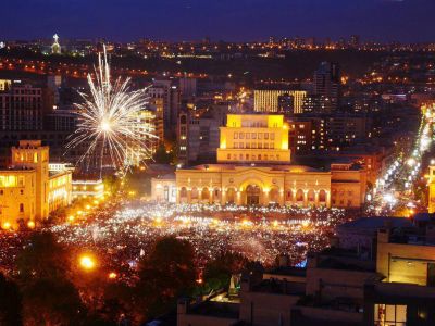 Празднование победы революции в Ереване, 23.4.18. Фото: Amos Chapple