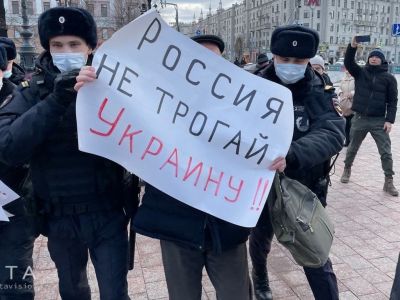 Задержание участников пикета противников войны с Украиной, Москва, 20.02.22. Фото: Sotavision
