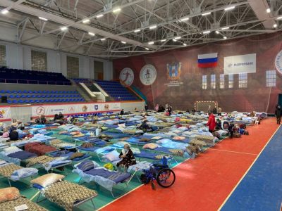 Временный лагерь для беженцев из Донбасса в зале спортивной школы в Таганроге. Фото: Мария Борзунова / Дождь
