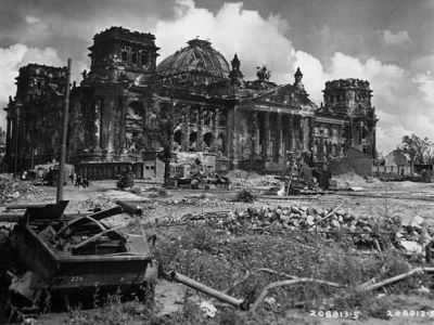 Развалины Рейхстага, июль 1945. Фото: vn-parabellum.com