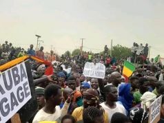 Протестующие в Мали. Фото: t.me/stolknovenie
