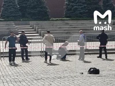 Генеральный директор ЦНИИ "Волна" пытался покончить с собой на Красной площади. Фото: Mash