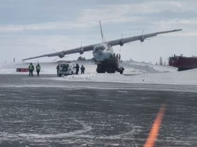 Самолет Ан-12. Фото: МКУ "ЕДДС города Новый Уренгой"